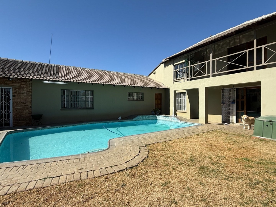 4 Bedroom Property for Sale in La Hoff North West